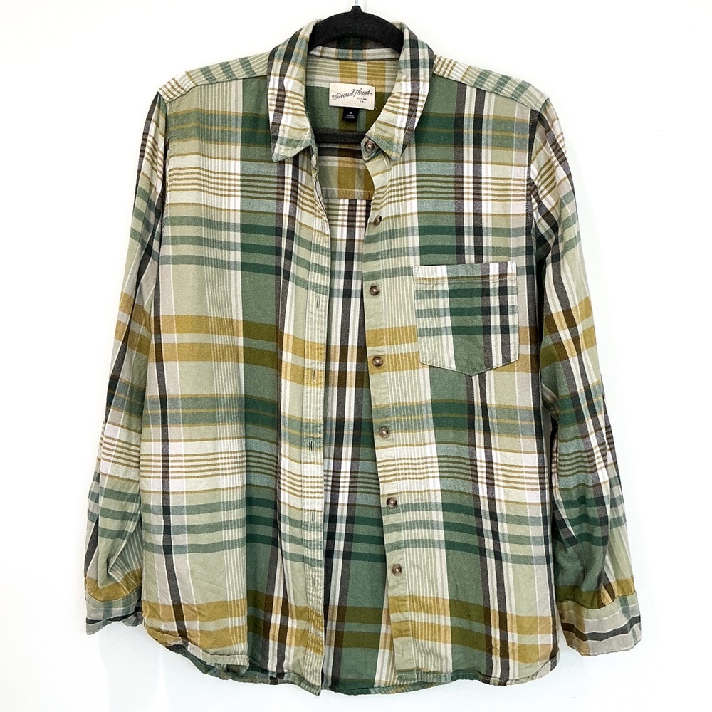 Universal Thread Plaid Long Sleeve Button-Down Shirt in Light Green